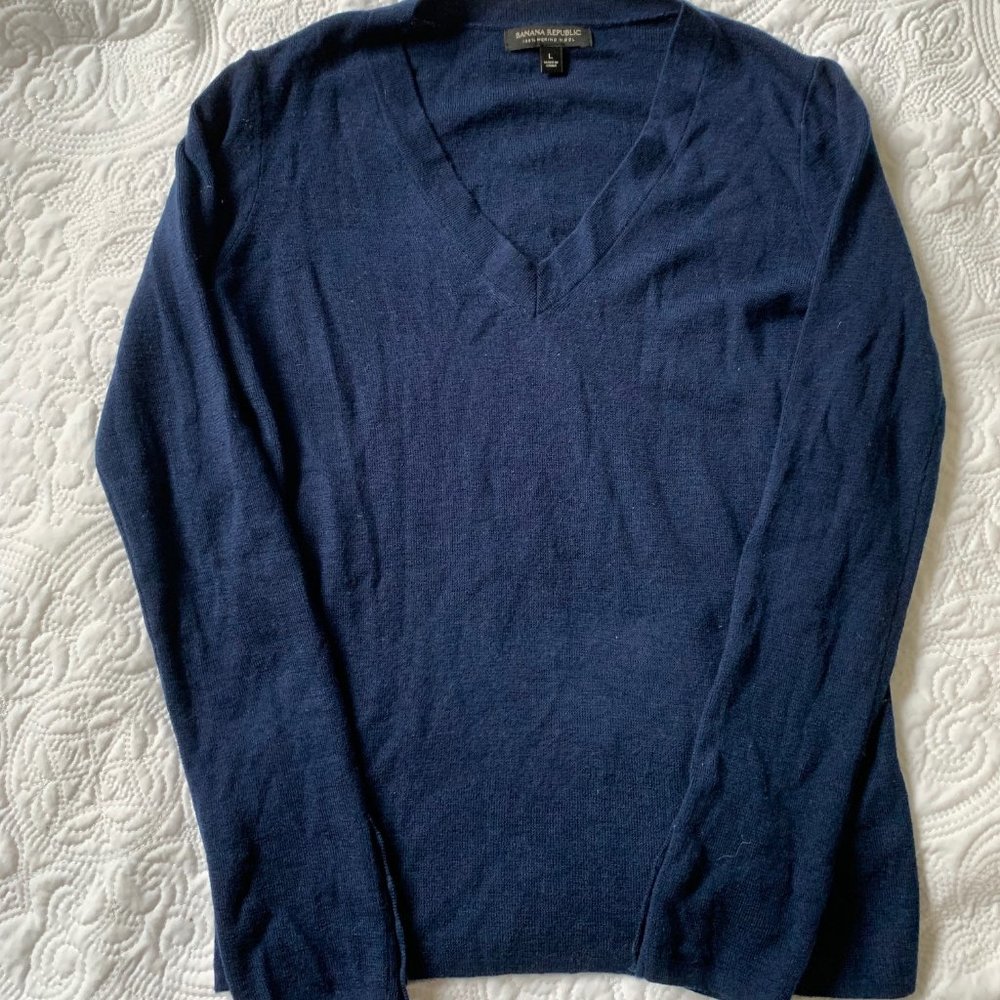 Banana Republic 100% Marino wool sweater size L